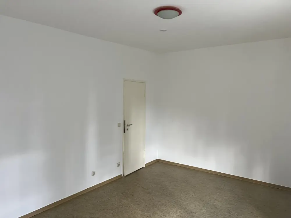 4-Zimmerwohnung im Erdgeschoss unrenoviert