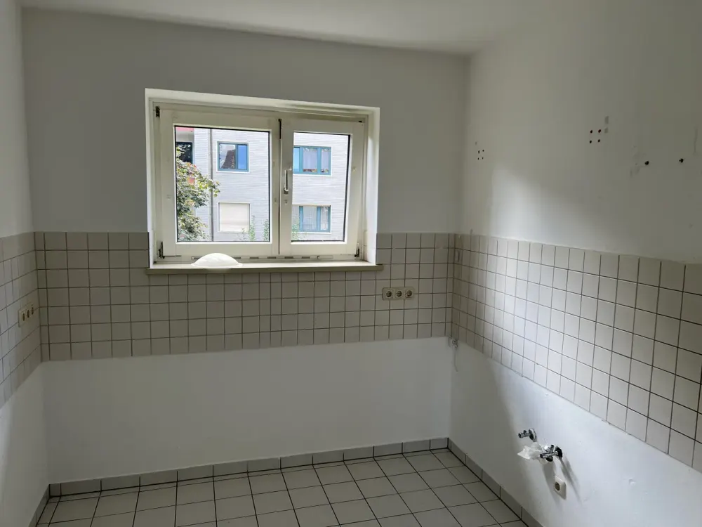 4-Zimmerwohnung im Erdgeschoss unrenoviert