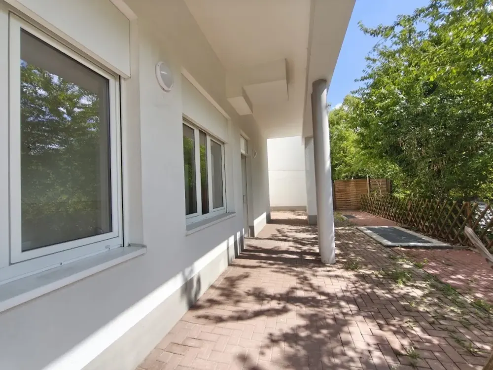 **Großzügige Fläche mit Garten, Ankleideraum, Speisekammer und Wohlfühlbad in idyllischer Wohnlage**