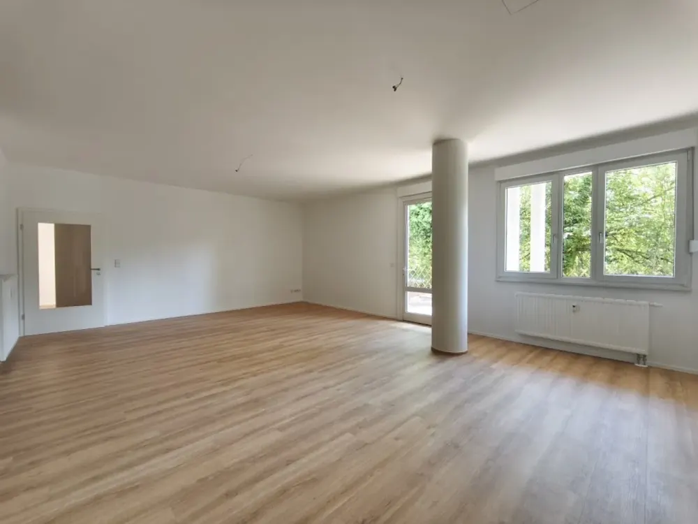 **Großzügige Fläche mit Garten, Ankleideraum, Speisekammer und Wohlfühlbad in idyllischer Wohnlage**