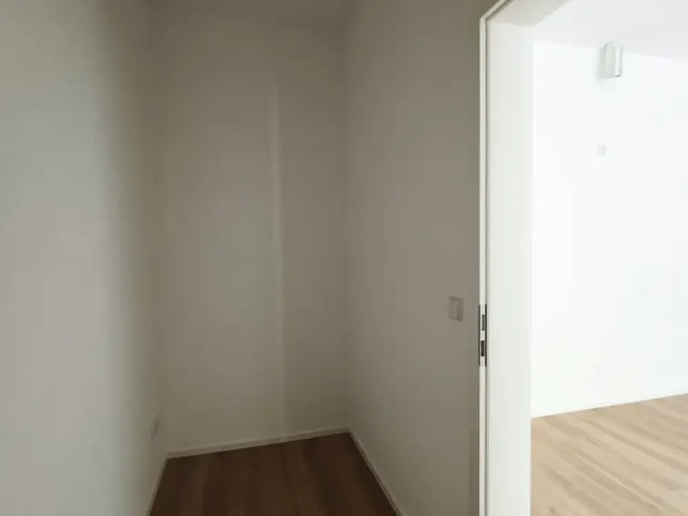 **Großzügige Fläche mit Garten, Ankleideraum, Speisekammer und Wohlfühlbad in idyllischer Wohnlage**
