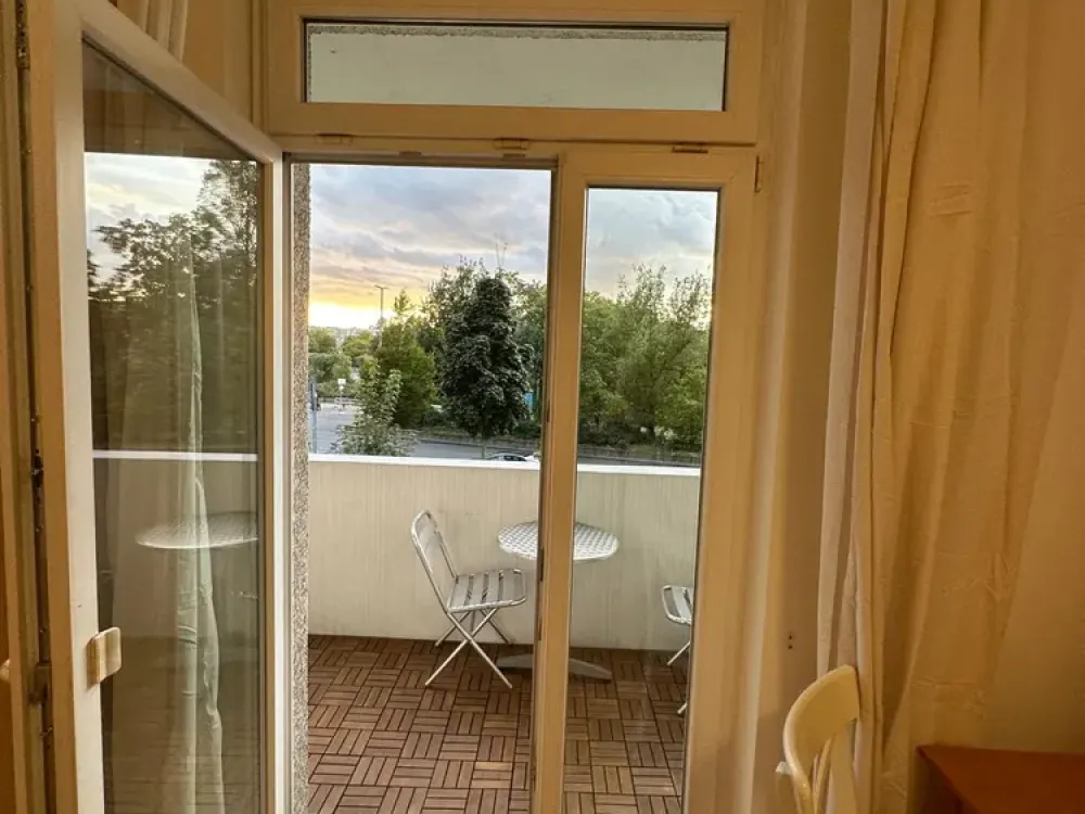 Möblierte 1-Zimmer-Wohnung mit Balkon und EBK in Tiergarten, Berlin
