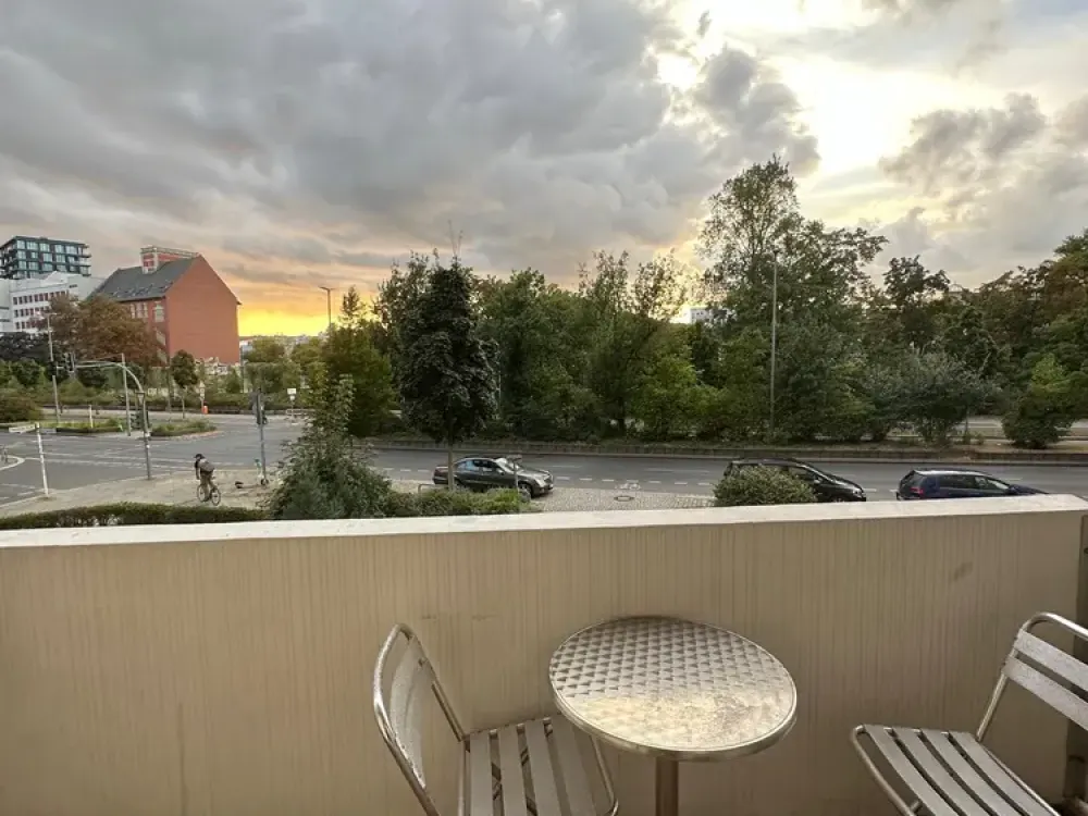 Möblierte 1-Zimmer-Wohnung mit Balkon und EBK in Tiergarten, Berlin