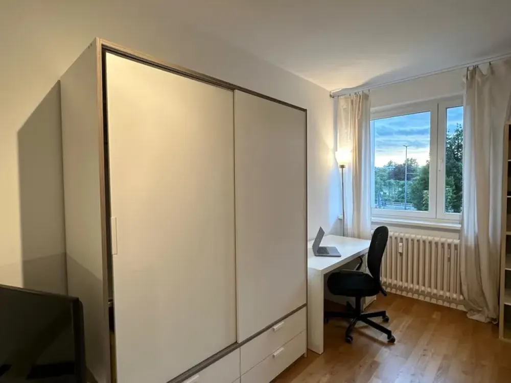 Möblierte 1-Zimmer-Wohnung mit Balkon und EBK in Tiergarten, Berlin