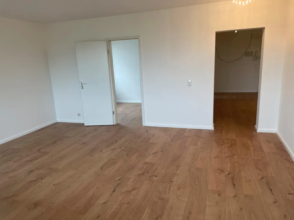 Großzügige 2,5 Zimmerwohnung mit großem Balkon und EBK