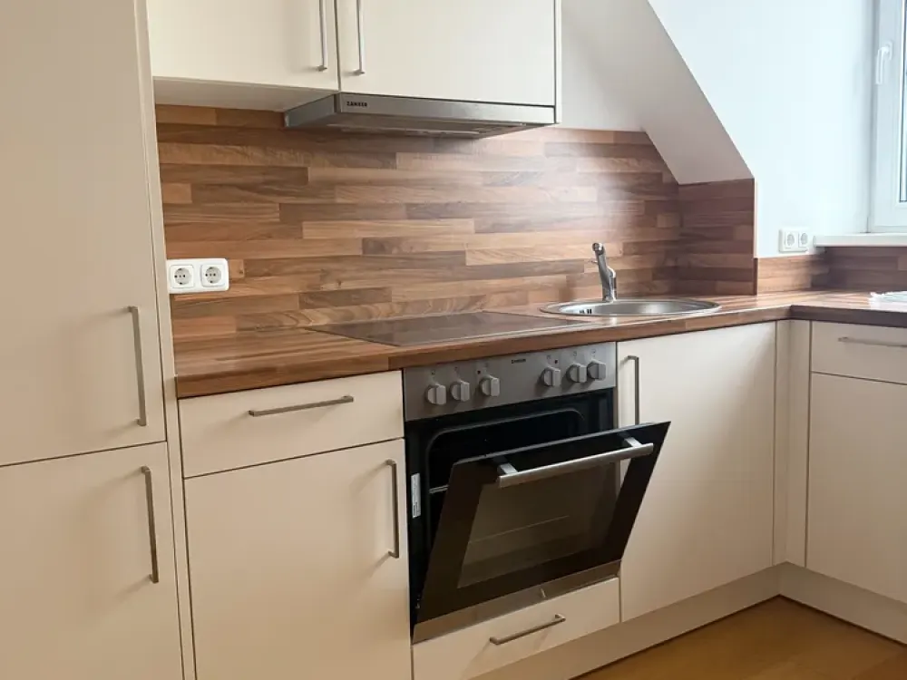 Modernisierte 2-Zimmer-Dachgeschosswohnung in Hamburg-Horn