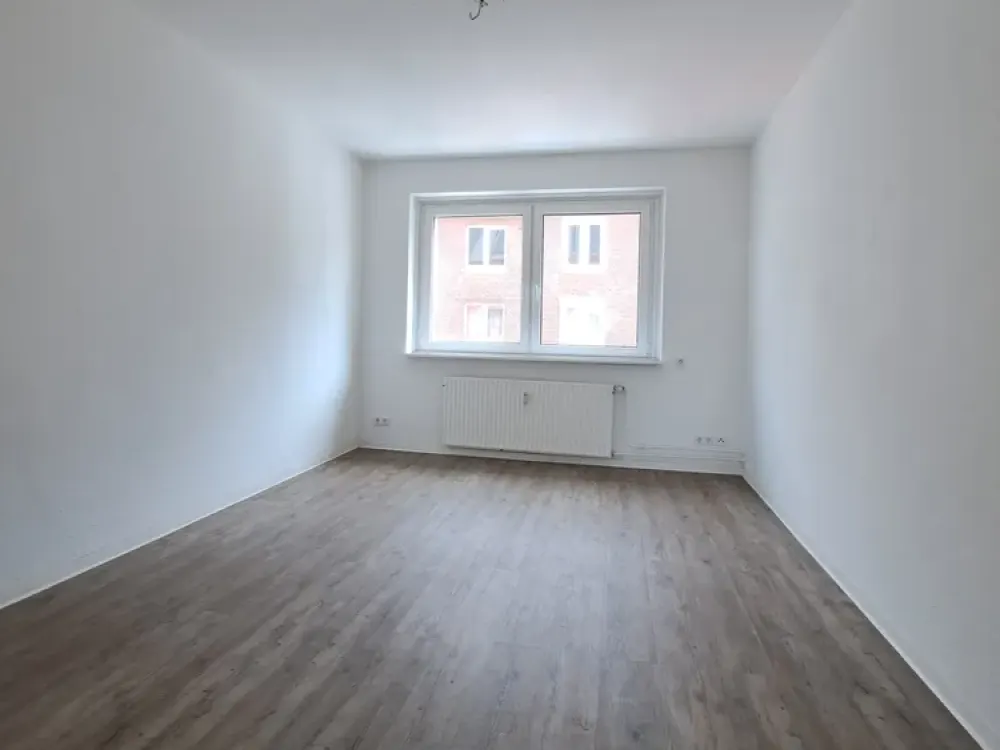 ***Bezugsfertig renoviert... 2-Zimmer-Wohnung im 1. OG in zentraler Lage***