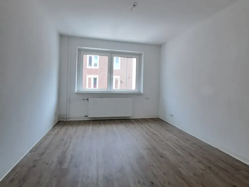 ***Bezugsfertig renoviert... 2-Zimmer-Wohnung im 1. OG in zentraler Lage***