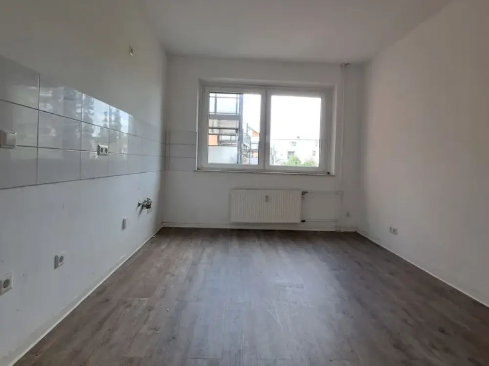 ***Bezugsfertig renoviert... 2-Zimmer-Wohnung im 1. OG in zentraler Lage***