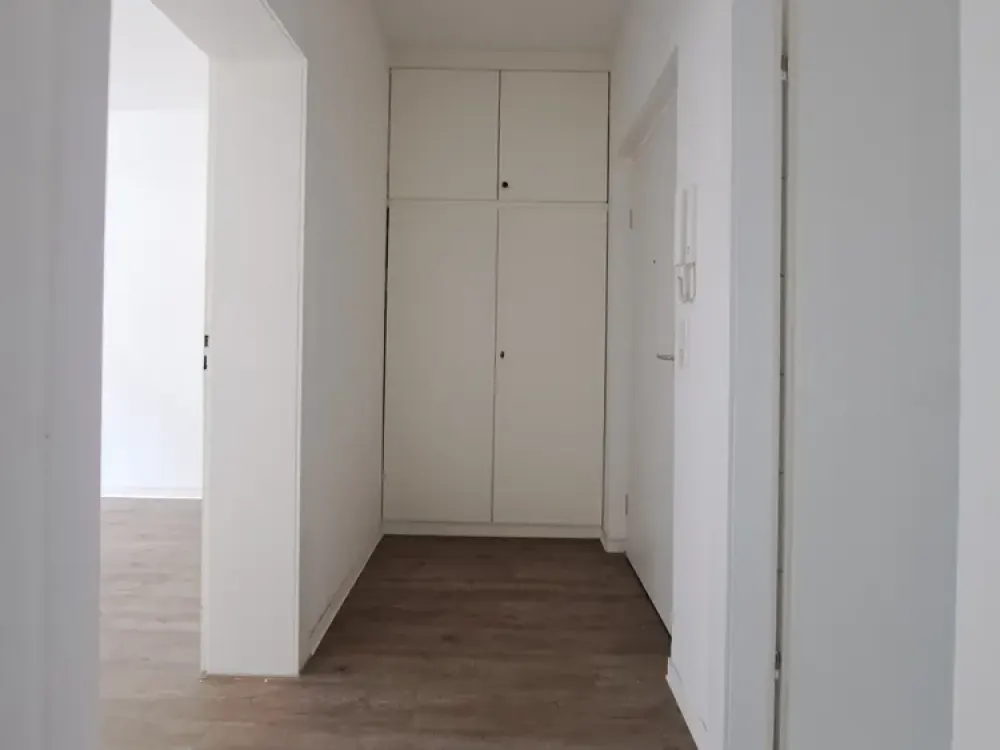 ***Bezugsfertig renoviert... 2-Zimmer-Wohnung im 1. OG in zentraler Lage***