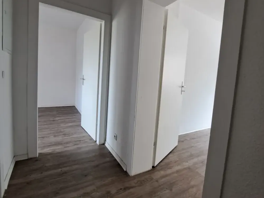 ***Bezugsfertig renoviert... 2-Zimmer-Wohnung im 1. OG in zentraler Lage***