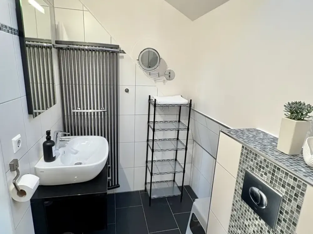 3 m² möblierte Firmenwohnung mit Seeblick | Hagnau am Bodensee | November-März