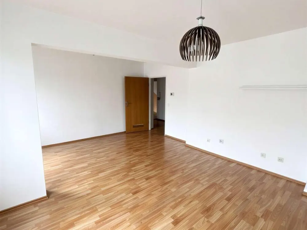 Wohnen mit Charakter, Helle 3,5-Zimmer-Wohnung mit guter Anbindung
