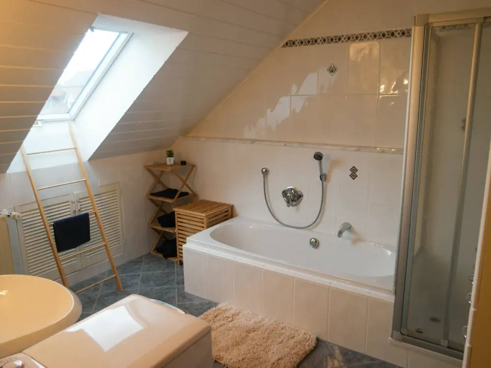 Furnished Top Floor Apartment with 2.5 Rooms near TUM