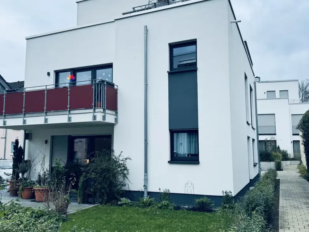 Moderner Neubau mit hochwertige Ausstattung