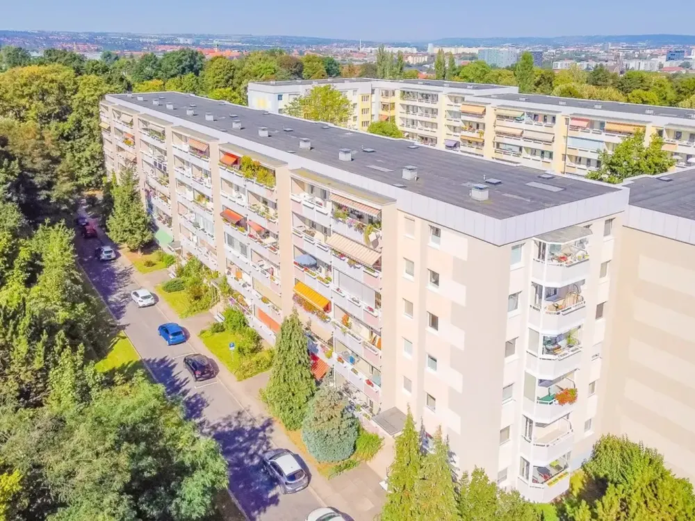 First occupancy, 4-room apartment, High-quality renovated "Platte" with balcony in a nice residential area!