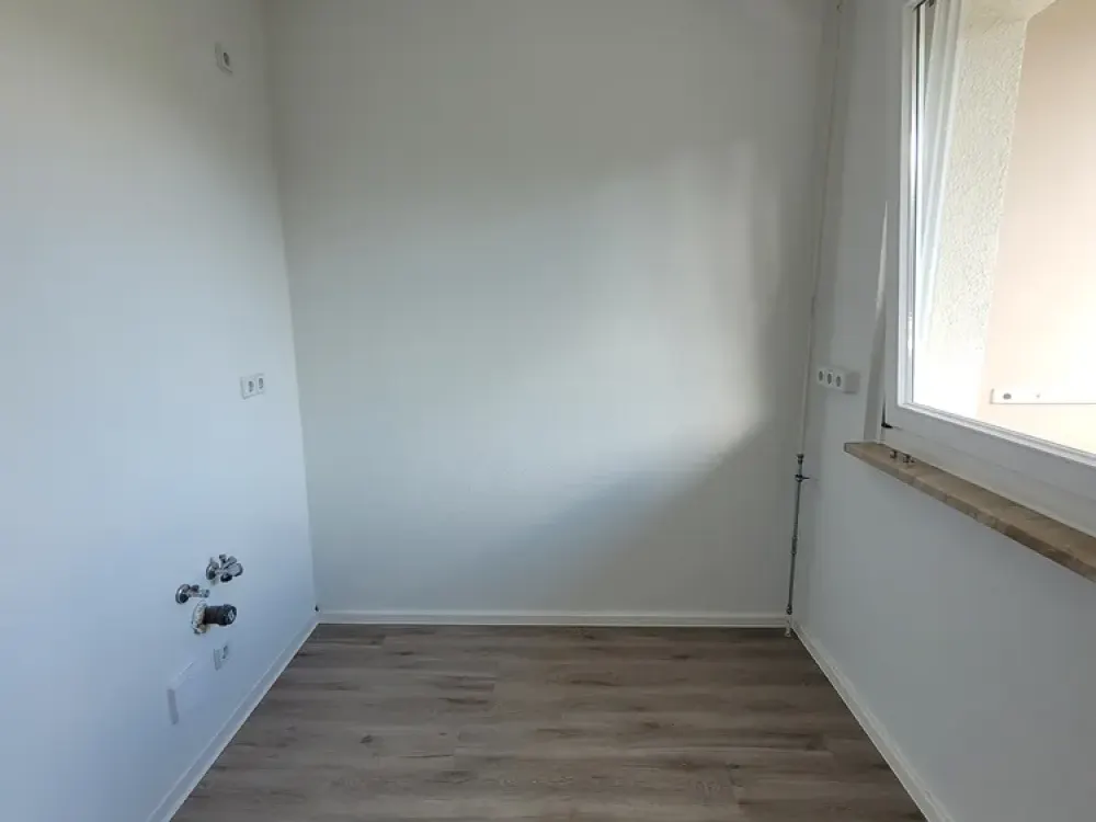 First occupancy, 4-room apartment, High-quality renovated "Platte" with balcony in a nice residential area!
