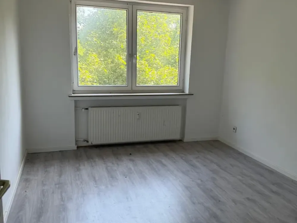 1- Zimmer Wohnung mit Balkon!!