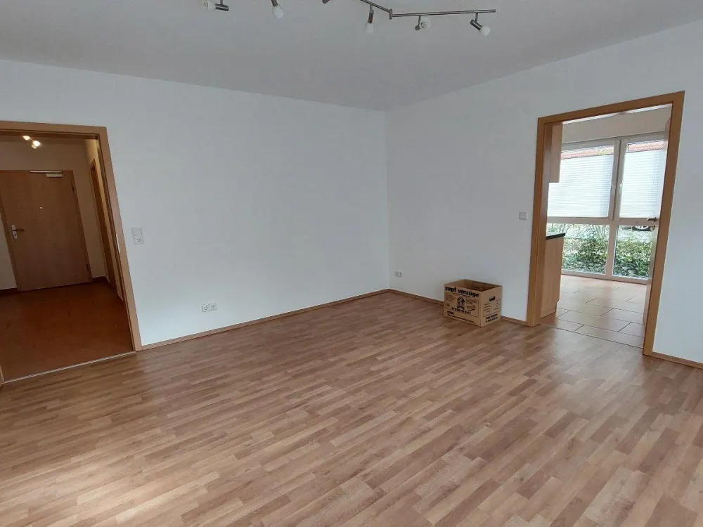 barrierefreie, zentral gelegene und helle Wohnung (2012, A+, EBK)