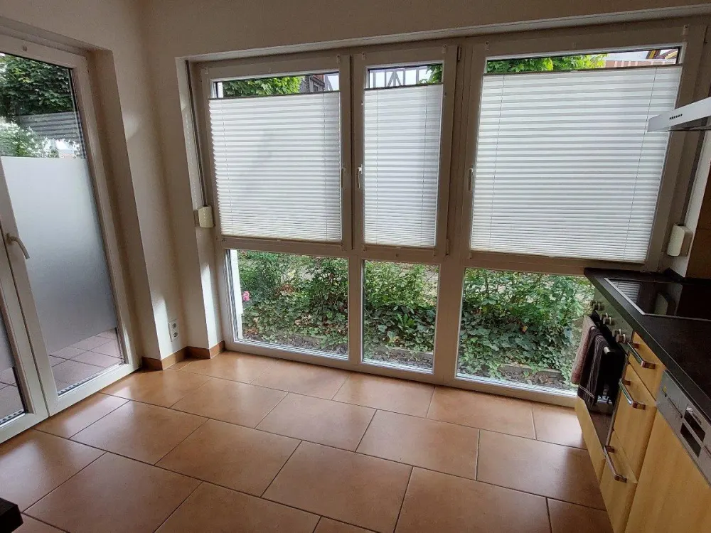 barrierefreie, zentral gelegene und helle Wohnung (2012, A+, EBK)