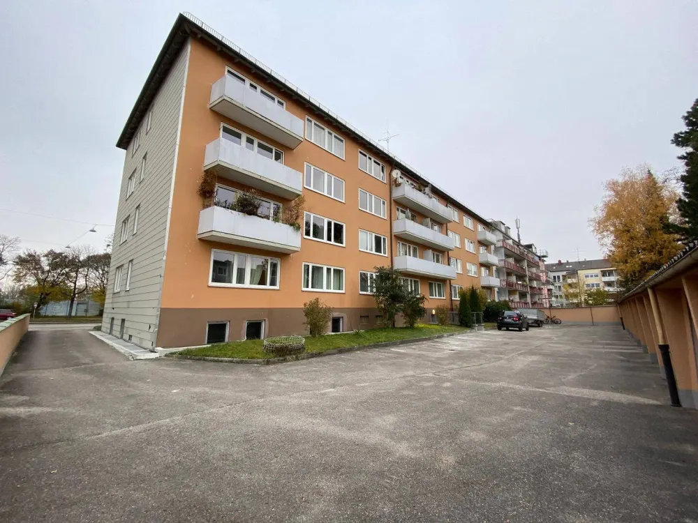 شقة من 5 غرف في Grünwalder Str. 117-119