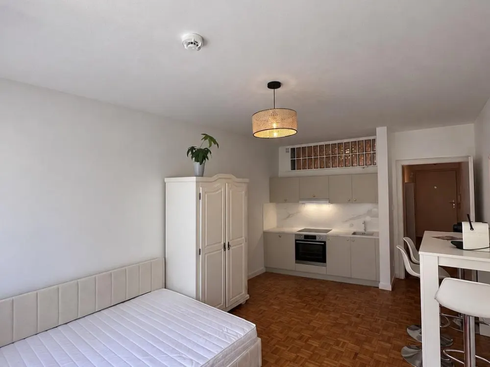 Wunderschönes Studio in Solln mit Südbalkon & TG Stellplatz