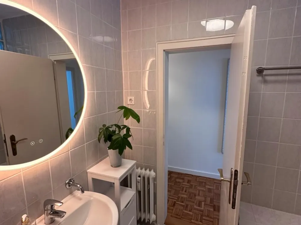 Wunderschönes Studio in Solln mit Südbalkon & TG Stellplatz