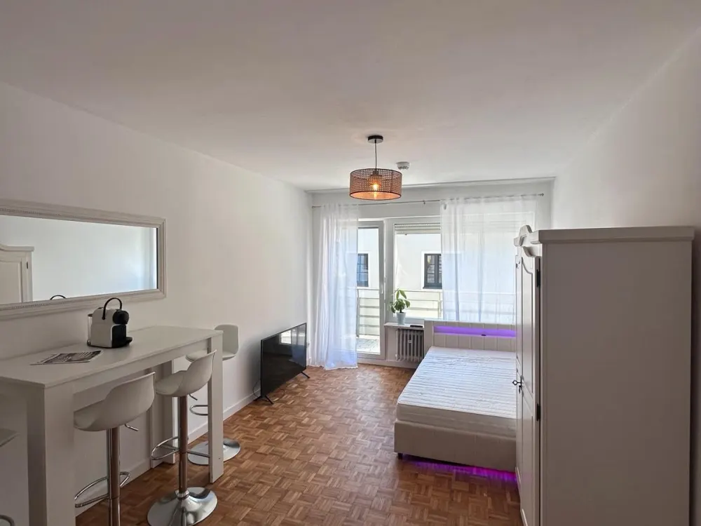 Wunderschönes Studio in Solln mit Südbalkon & TG Stellplatz