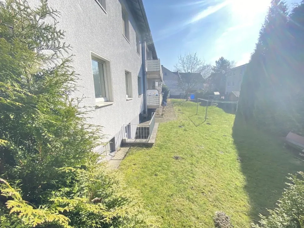 Frisch renovierte Erdgeschosswohnung mit Balkon