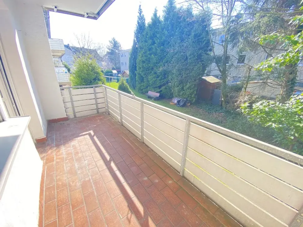 Frisch renovierte Erdgeschosswohnung mit Balkon