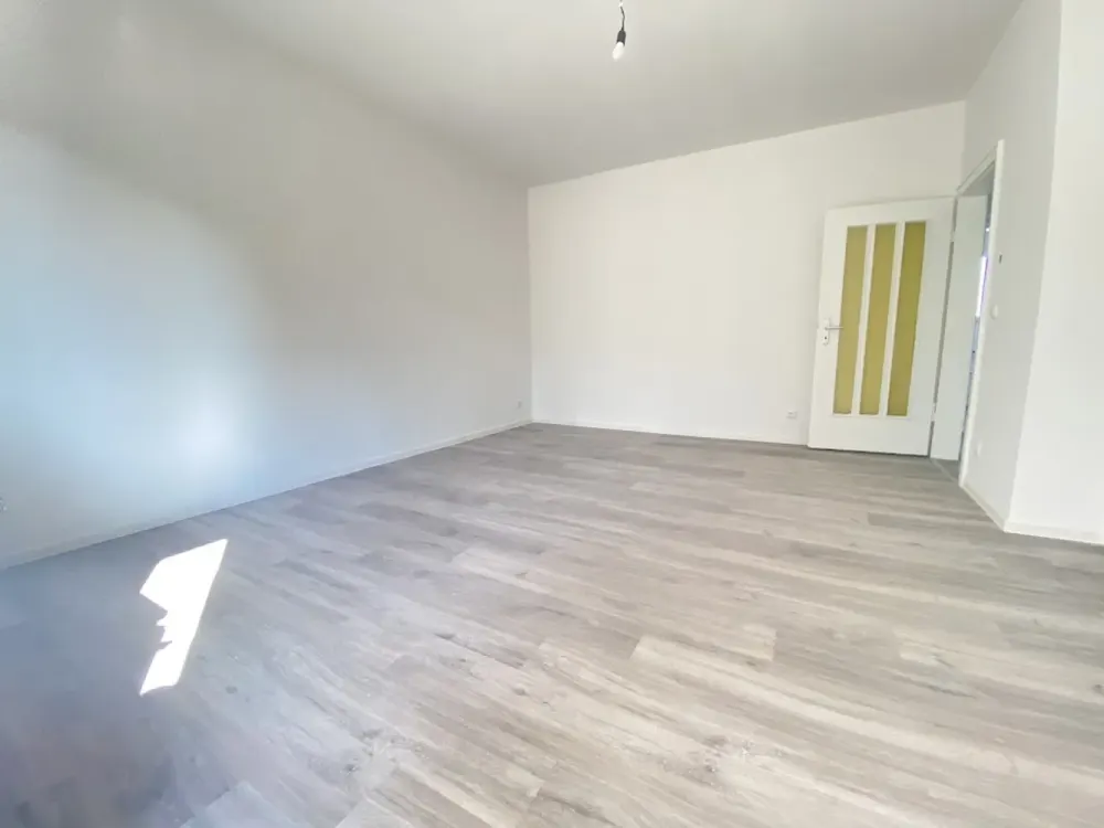 Frisch renovierte Erdgeschosswohnung mit Balkon