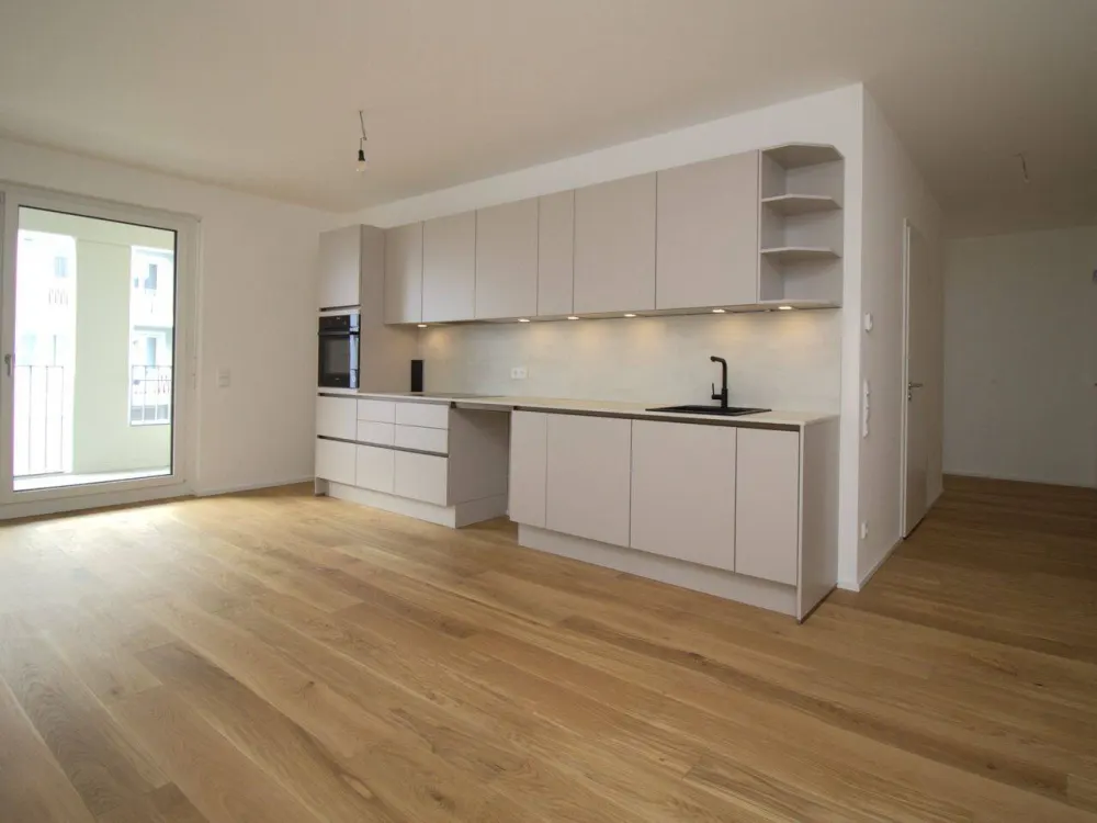 Bright and Sunny 2-Room Apartment