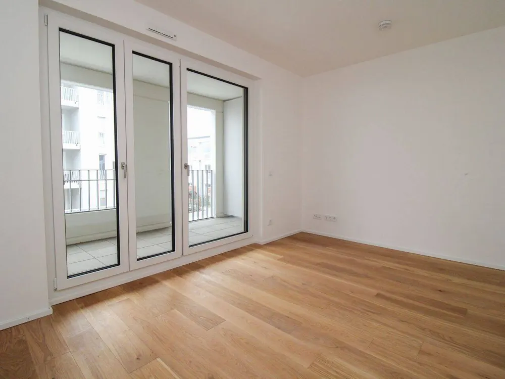 Bright and Sunny 2-Room Apartment