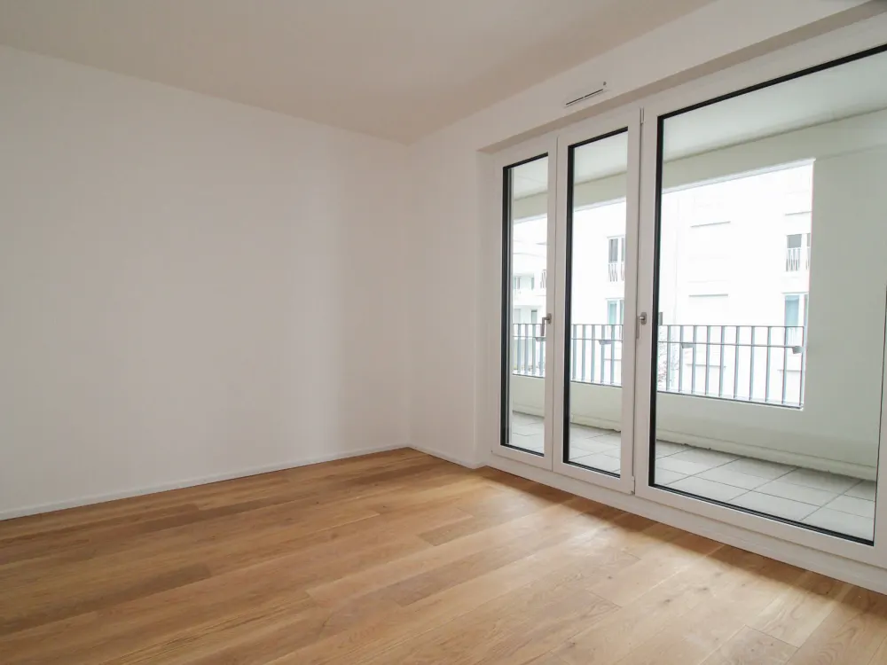 Bright and Sunny 2-Room Apartment