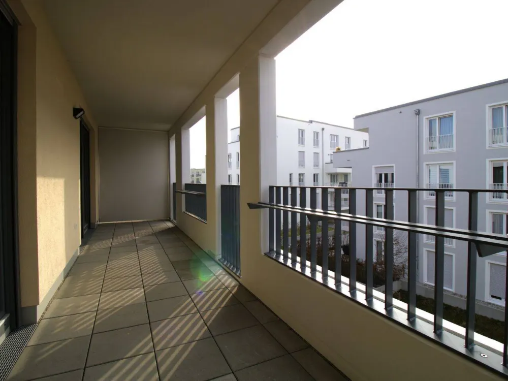 Bright and Sunny 2-Room Apartment