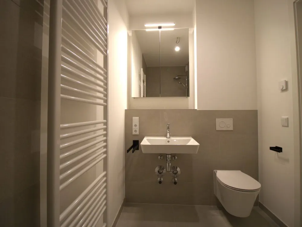 Bright and Sunny 2-Room Apartment