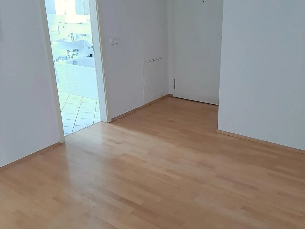Helle Altbau-Dachgeschosswohnung - mit Aufzug nahe Zentrum