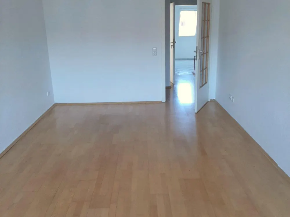 Helle Altbau-Dachgeschosswohnung - mit Aufzug nahe Zentrum