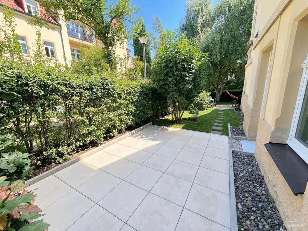 City Life with Greenery I Charming 3-Room Apartment with Private Terrace
