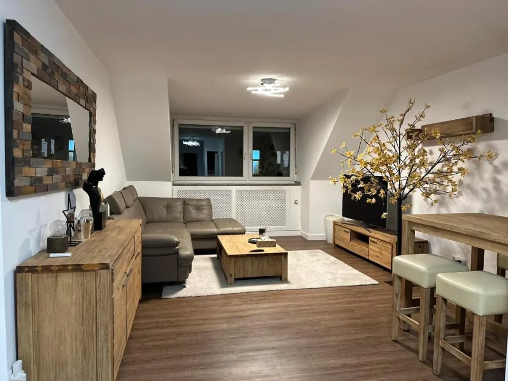 Möblierte 2 Zimmer Wohnung mit Tiefgaragenstellplatz in Düsseldor