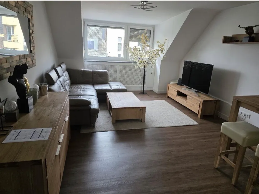 Möblierte 2 Zimmer Wohnung mit Tiefgaragenstellplatz in Düsseldor
