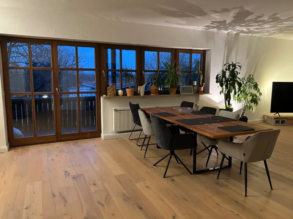 Großzügige Bel Etage mit 3 Balkonen Einbauküche und neuem Bad