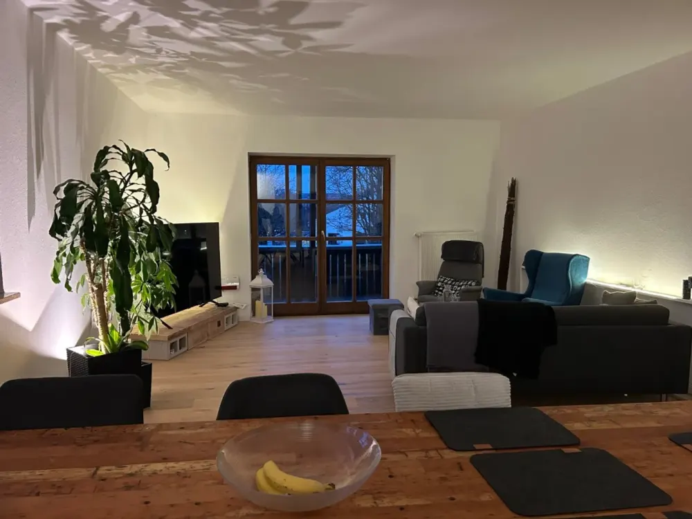 Großzügige Bel Etage mit 3 Balkonen Einbauküche und neuem Bad