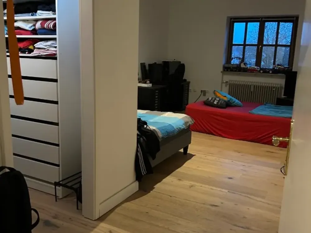 Großzügige Bel Etage mit 3 Balkonen Einbauküche und neuem Bad