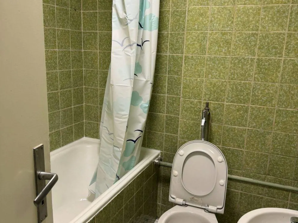Großzügiges Zimmer in WG in Nürnberg Gostenhof - RENOVIERT und MÖBLIERT