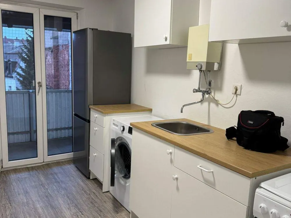 Großzügiges Zimmer in WG in Nürnberg Gostenhof - RENOVIERT und MÖBLIERT
