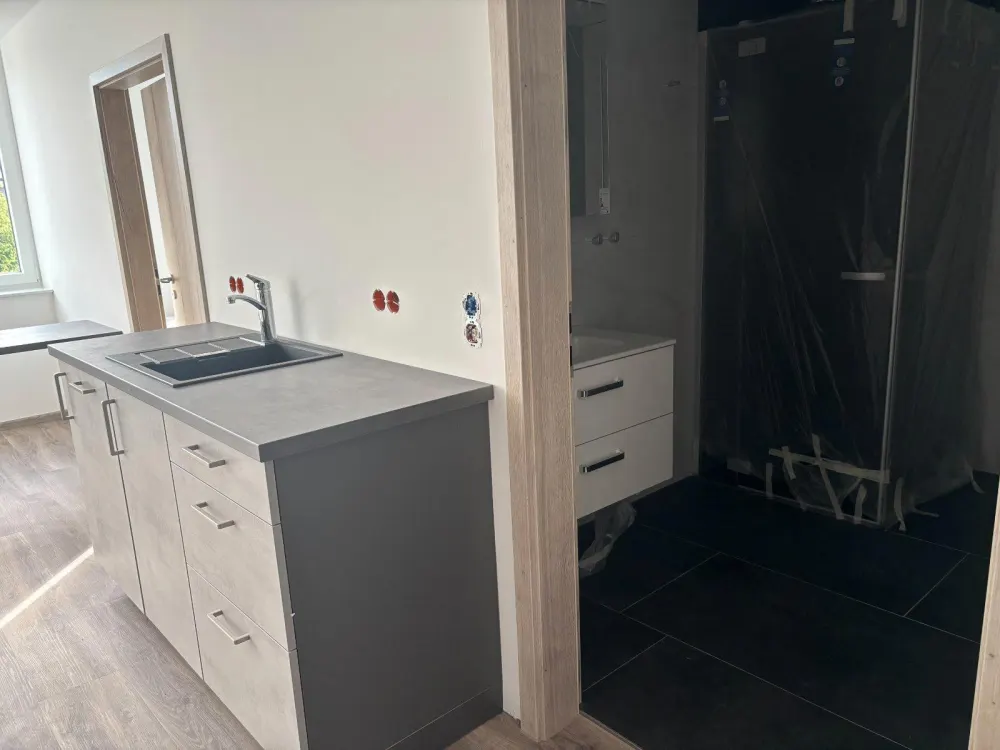 Neu sanierte und möblierte Studiowohnung in zentraler Lage
