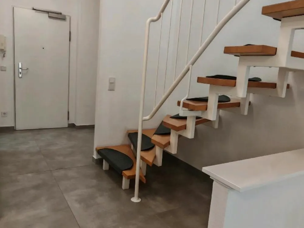 Erstbezug nach Renovierung, 2-Zi.-Maisonette Klima, EBK & TG