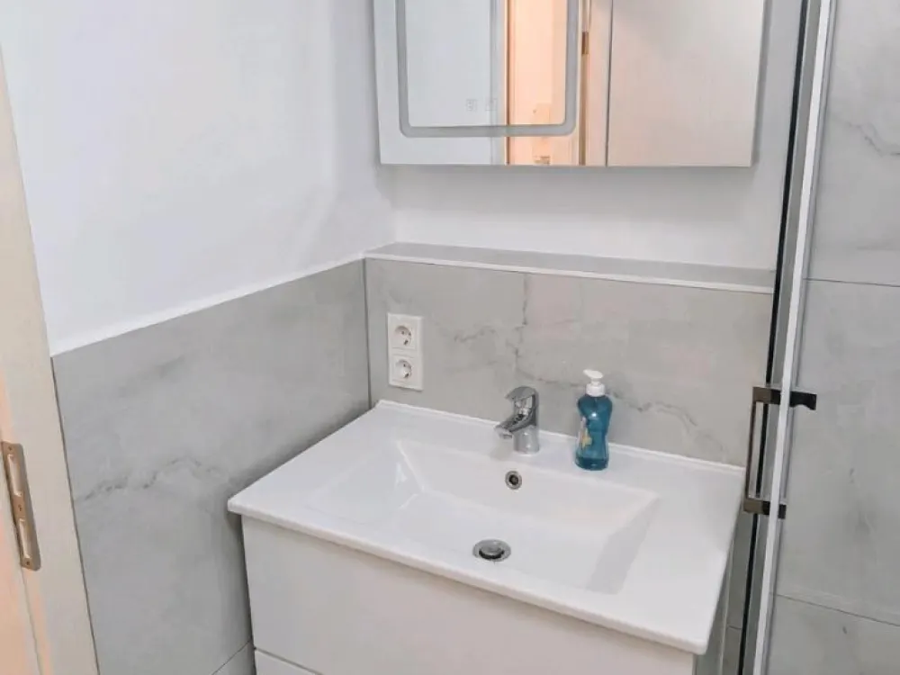 Erstbezug nach Renovierung, 2-Zi.-Maisonette Klima, EBK & TG