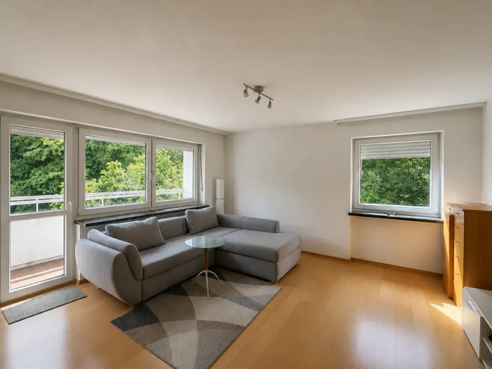Befristet auf 2 Jahre: Gepflegte 3Zimmer-Wohnung mit zwei Balkonen, Einbauküche & Aufzug in Ismaning